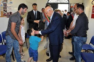 Il Presidente Giorgio Napolitano con i familiari degli operai deceduti in seguito al crollo dei capannoni industriali