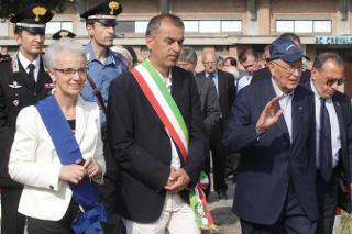 Il Presidente Giorgio Napolitano con il Sindaco di Crevalcore, Claudio Broglia, e il Presidente della Provincia di Bologna, Beatrice Draghetti, nel corso della visita a Crevalcore