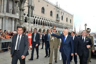 Il Presidente Giorgio Napolitano in Piazza San Marco per il 94° anniversario di fondazione della Marina Militare