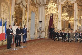 Il Presidente Giorgio Napolitano con il Presidente della Repubblica Francese, François Hollande nel corso delle dichiarazioni alla stampa