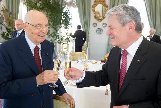 Il Presidente Giorgio Napolitano con il Presidente della Repubblica Federale di Germania Joachim Gauck in occasione della colazione al Belvedere al Torrino