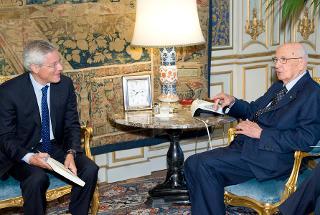 Il Presidente Giorgio Napolitano nel corso dei colloqui con Giovanni Pitruzzella, Presidente dell'Autorità Garante della Concorrenza e del Mercato