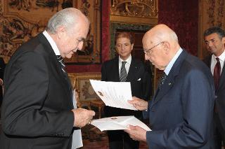 Il Presidente Giorgio Napolitano con il Sig. Alfredo Arosemena Ferreyros, nuovo Ambasciatore della Repubblica del Perù, in occasione della presentazione delle Lettere Credenziali