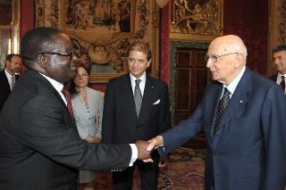 Il Presidente Giorgio Napolitano con il Sig. James Alex Msekela, nuovo Ambasciatore della Repubblica Unita della Tanzania, in occasione della presentazione delle Lettere Credenziali