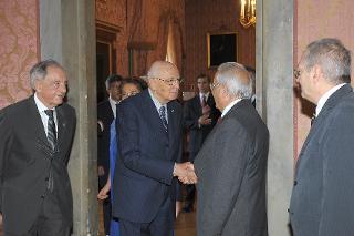 Il Presidente Giorgio Napolitano con i vincitori dei premi conferiti dall'Accademia Nazionale dei Lincei per l'anno 2012
