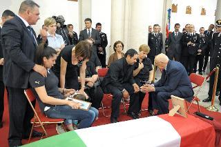 Il Presidente Giorgio Napolitano con i familiari dell'Appuntato Scelto Manuele Braj, caduto ad Adraskan (Afghanistan) il 25 giugno 2012