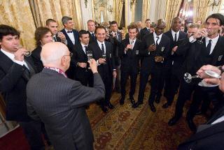 Il Presidente Giorgio Napolitano durante il brindisi con la Nazionale di calcio