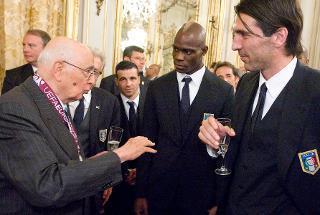 Il Presidente Giorgio Napolitano a colloquio con Gianlugi Buffon e Mario Balotelli