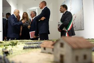 Il Presidente Giorgio Napolitano sosta dinanzi al plastico che riproduce la battaglia di Calatafimi, nel corso della visita al Museo Nazionale &quot;Giuseppe Garibaldi&quot;