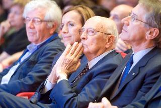 Il Presidente Giorgio Napolitano con il Ministro del Lavoro e delle Politiche Sociali Elsa Fornero e il Ministro degli Esteri Giulio Terzi di Sant'Agata, nel corso della seduta inaugurale del convegno promosso dall'Alleanza delle Cooperative Italiane, in occasione dell'Anno Internazionale delle Cooperative e della Giornata Internazionale della Cooperazione