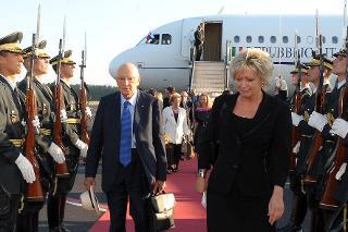 Il Presidente Giorgio Napolitano al suo arrivo all'Aeroporto &quot;Joze Pucnik&quot; di Lubiana