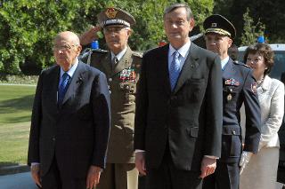 Il Presidente Giorgio Napolitano e il Presidente della Repubblica di Slovenia, Danilo Turk durante la cerimonia di benvenuto al Castello di Brdo