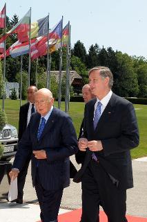 I Presidenti Napolitano e Turk al loro arrivo al Centro Congressi di Brdo