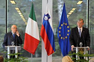 Il Presidente Giorgio Napolitano e il Presidente della Repubblica di Slovenia Danilo Turk durante le dichiarazioni alla stampa al centro Congressi di Brdo