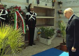 Il Presidente Giorgio Napolitano rende omaggio alla tomba di Altiero Spinelli in occasione del Convegno per il XX Anniversario della scomparsa