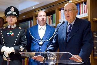 Il Presidente Giorgio Napolitano rivolge in suo indirizzo di saluto nel corso dell'incontro di studio sul tema &quot;L'insegnamento del diritto pubblico e costituzionale nelle Facoltà di Scienze Politiche&quot; promosso dall'Università La Sapienza