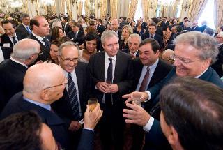 Il Presidente Giorgio Napolitano al termine della cerimonia del &quot;Ventaglio&quot; saluta i partecipanti