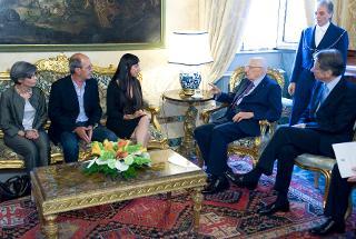 Il Presidente Giorgio Napolitano e il Ministro degli Esteri Giulio Terzi di Sant'Agata durante l'incontro con Rossella Urru accompagnata dal papà Graziano e dalla mamma Marisa