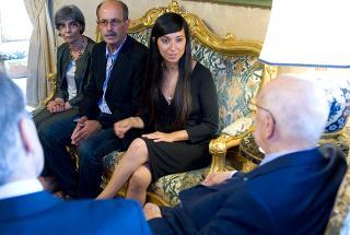 Il Presidente Giorgio Napolitano durante l'incontro con Rossella Urru, accompagnata dal papà Graziano e dalla mamma Marisa