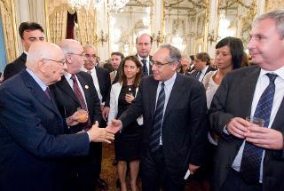 Il Presidente Giorgio Napolitano saluta i partecipanti alla cerimonia del &quot;Ventaglio&quot;