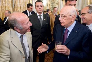 Il Presidente Giorgio Napolitano saluta Valentino Parlato, al termine della cerimonia del &quot;Ventaglio&quot;