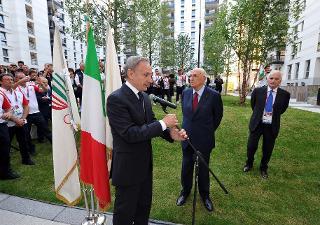 IL Presidente Napolitano con il Presidente e il Segretario generale del Coni, Giovanni Petrucci e Raffaele Pagnozzi, al Villaggio Olimpico di Londra