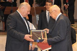 Il Presidente Giorgio Napolitano riceve l'onorificenza del Grand'Ordine di merito della Provincia autonoma di Bolzano da parte del Presidente della Provincia Autonoma di Bolzano