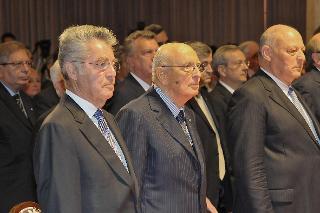 Il Presidente Giorgio Napolitano, il Presidente, Heinz Fischer e il Presidente della Provincia Autonoma di Bolzano, Luis Durnwalder, durante la cerimonia di consegna del Grand' Ordine di Merito della Provincia Autonoma di Bolzano