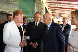 Il Presidente Giorgio Napolitano con Robert Redford, Isabella Ferrari e Ermanno Olmi alla Biennale del cinema di Venezia