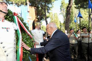 Il Presidente Giorgio Napolitano nel corso della deposizione di una corona d'alloro al Parco della Resistenza in occasione del 69° anniversario della Difesa di Roma