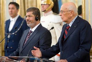 Il Presidente Giorgio Napolitano con Mohamed Morsi, Presidente della Repubblica Araba d'Egitto nel corso delle dichiarazioni alla stampa