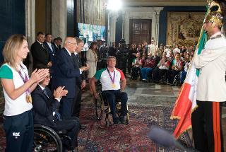 Il Presidente Giorgio Napolitano con l'Alfiere della squadra olimpica Valentina Vezzali e l'Alfiere della squadra paralimpica Oscar De Pellegrin nel corso della riconsegna delle Bandire nazionali con le firme degli atleti vincitori di medaglia