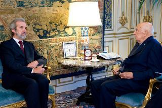 Il Presidente Giorgio Napolitano nel corso dei colloqui con l'Ambasciatore d'Italia a Berlino Elio Menzione