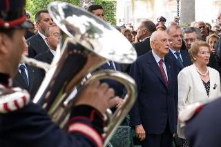 Il Presidente Giorgio Napolitano e la moglie Clio durante il concerto nei giardini del Quirinale, in occasione della Festa della Repubblica