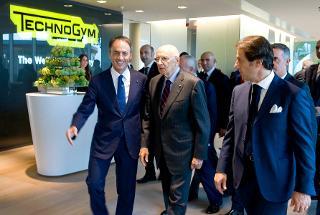 Il Presidente Giorgio Napolitano al suo arrivo alla sede della Technogym accolto da Nerio e Pierluigi Alessandri, rispettivamente Presidente e Vice Presidente della società