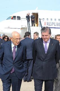 Il Presidente Giorgio Napolitano con il Segretario di Stato per l'Unione Europea sig. Inigo Mendez de Vigo al suo arrivo all'Aeroporto militare di Torrejon