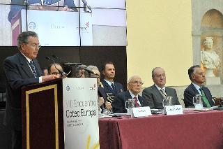Il Presidente Giorgio Napolitano durante la sessione finale dell'VIII Simposio COTEC nel Patio de Asturias