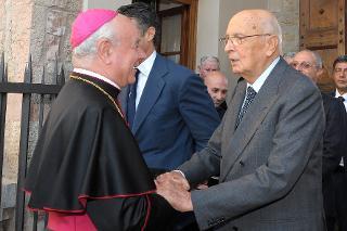 Il Presidente Giorgio Napolitano con Mons Vincenzo Paglia, al suo arrivo al Sacro Convento di San Francesco