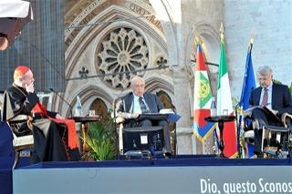Il Presidente Giorgio Napolitano con il cardinale Ravasi e Ferruccio De Bortoli in occasione dell'incontro &quot;Dio, questo sconosciuto. Dialogo tra credenti e non credenti&quot;