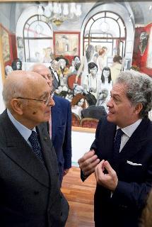 Il Presidente Giorgio Napolitano con Fabio Carapezza Guttuso curatore della mostra &quot;Guttuso. 1912-2012&quot;, dinanzi a &quot;Il Caffè Greco&quot;