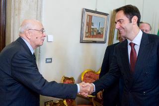 Il Presidente Giorgio Napolitano saluta Neri Marcorè, in occasione del convegno dal titolo &quot;Enrico Mattei 1906-1962&quot;