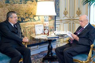 Il Presidente Giorgio Napolitano con l' ing Carlo De Benedetti autore del libro &quot;Mettersi in gioco&quot;