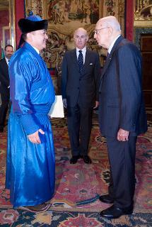 Il Presidente Giorgio Napolitano con S.E. Shijeekhuu Odoonbaatar, nuovo Ambasciatore della Mongolia, in occasione della presentazione delle Lettere Credenziali