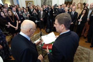 Il Presidente Giorgio Napolitano con l'Ambasciatore d'Italia a L'Aja Francesco Azzarello, durante l'incontro con la collettività italiana