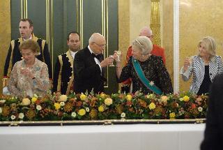 Il Presidente Giorgio Napolitano e S.M. la Regina Beatrix in occasione del Pranzo di Stato