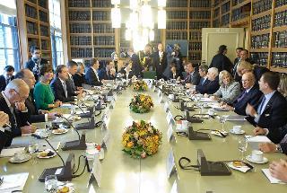 Il Presidente Giorgio Napolitano nel corso dell'incontro con il Presidente della Camera dei deputati Anouchka van Miltenburg, il Presidente del Senato Fred De Graaf e i Presidenti delle Commissioni Esteri ed Affari Europei del Senato e della Camera