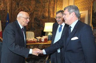 Il Presidente Giorgio Napolitano con l'Amb. Maurizio Serra, autore del libro &quot;Malaparte. Vite e Leggende&quot; e Cesare De Michelis, Presidente della Casa editrice &quot;Marsilio&quot;
