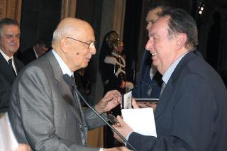 Il Presidente Giorgio Napolitano con Maurizio Scaparro, premio speciale del Presidente di Giuria in occasione della Giornata dello Spettacolo