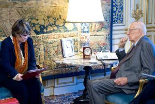 Il Presidente Giorgio Napolitano ascolta le motivazioni del conferimento del titolo di Accademico della Crusca honoris causa lette dal Presidente dell'Accademia Nicoletta Maraschio