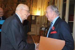 Il Presidente Giorgio Napolitano accoglie Sir Dennis Walters al Quirinale